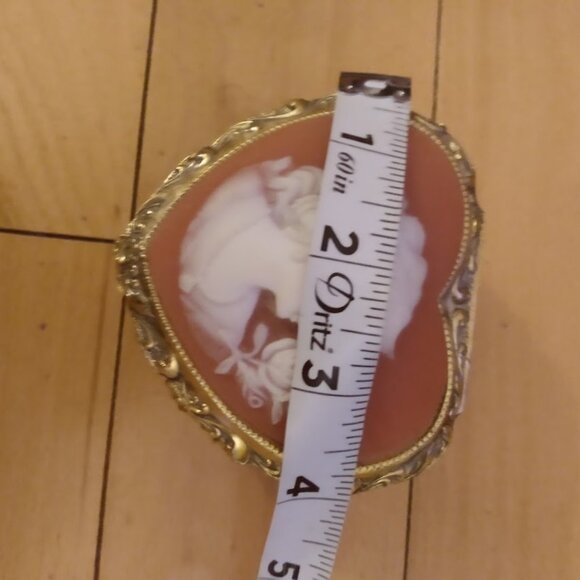 Vintage cameo music/jewelry/trinket box footed with floral design. - Picture 4 of 5